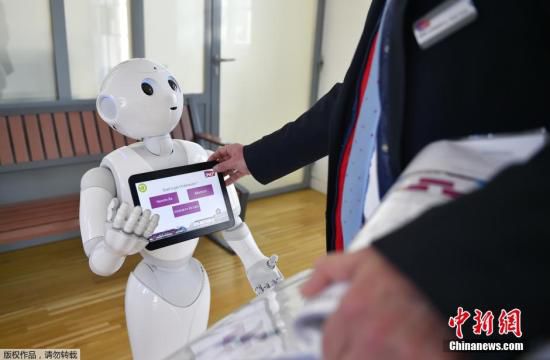 科学家研发人工神经系统 教机器人感知疼痛